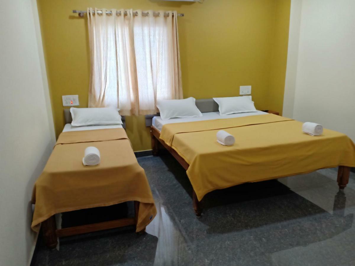 Blue Crystal Lodge Shimoga Exterior foto