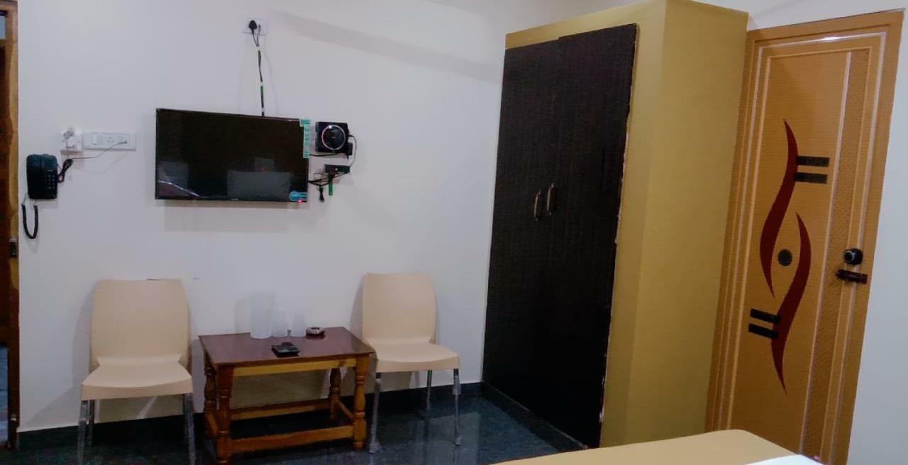 Blue Crystal Lodge Shimoga Exterior foto